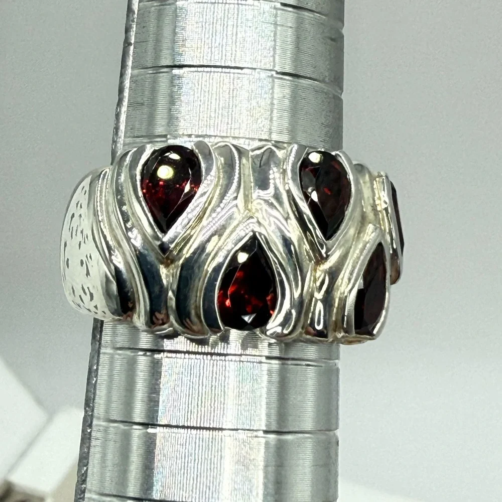 Vintage CNA Thailand Sterling Silver Garnet Band Ring Size 8